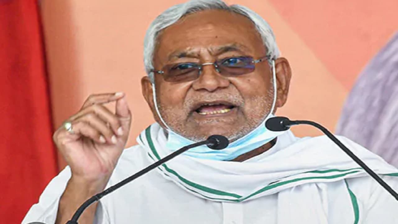 Bihar Corona News: बिहार में तेजी से पांव पसार रहा कोरोना, समाज सुधार अभियान और जनता दरबार स्थगित