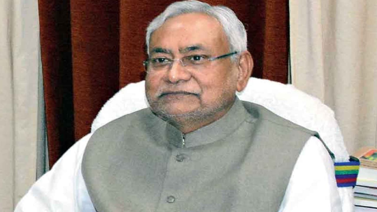 जनता दरबार में महिला की शिकायत सुन मुख्यमंत्री ने डीजीपी को लगाया फोन, कहा तुरंत लीजिए एक्शन