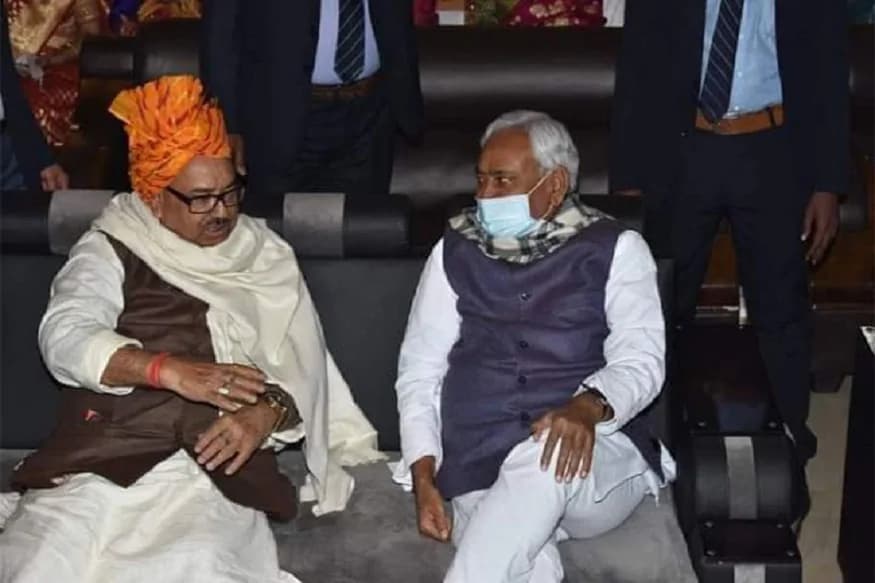 उपेंद्र कुशवाहा के बाद अब नरेंद्र सिंह से हुई नीतीश कुमार की मुलाकात, सियासी गलियारे में तरह तरह की चर्चा