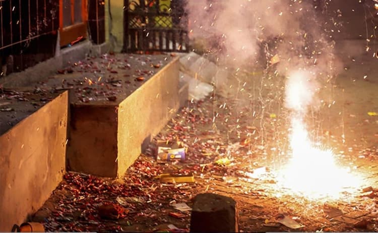 बरेली में पटाखों की गंधख से तीन बच्चे झुलसे, गंभीर हालत में इलाज को भर्ती, जानें कैसे हुआ हादसा