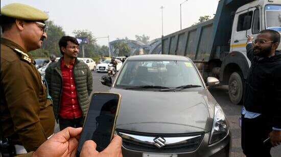 Noida: जरा सी गलती और 5000 रुपये का कट जाएगा चालान, अगर नहीं मानी Traffic Police की यह बात