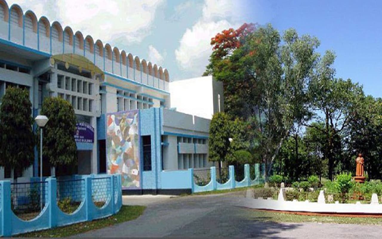 Bengal News: नॉर्थ बंगाल यूनिवर्सिटी में हिंदी के 60 हजार विद्यार्थियों की बढ़ी मुश्किलें, सीखनी होगी नयी भाषा