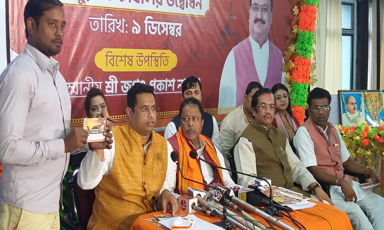 75 लाख युवाओं तक भाजपा पहुंचायेगी 'नौकरी वादा कार्ड', मुकुल ने की बंगाल में राष्ट्रपति शासन लगाने की मांग