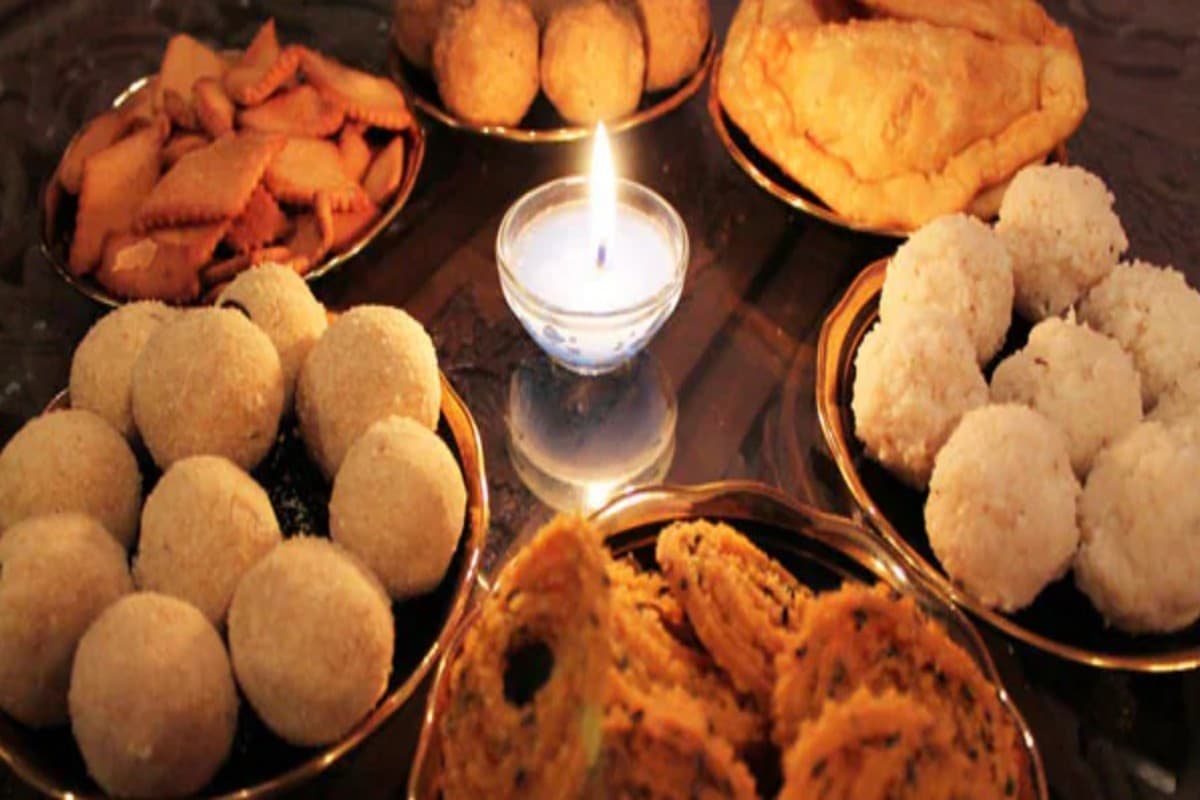 PHOTOS: इस दिवाली पर करें इस पारंपरिक डिश से मेहमानों का स्वागत, तस्वीर देख मुंह में आ जाएगा पानी