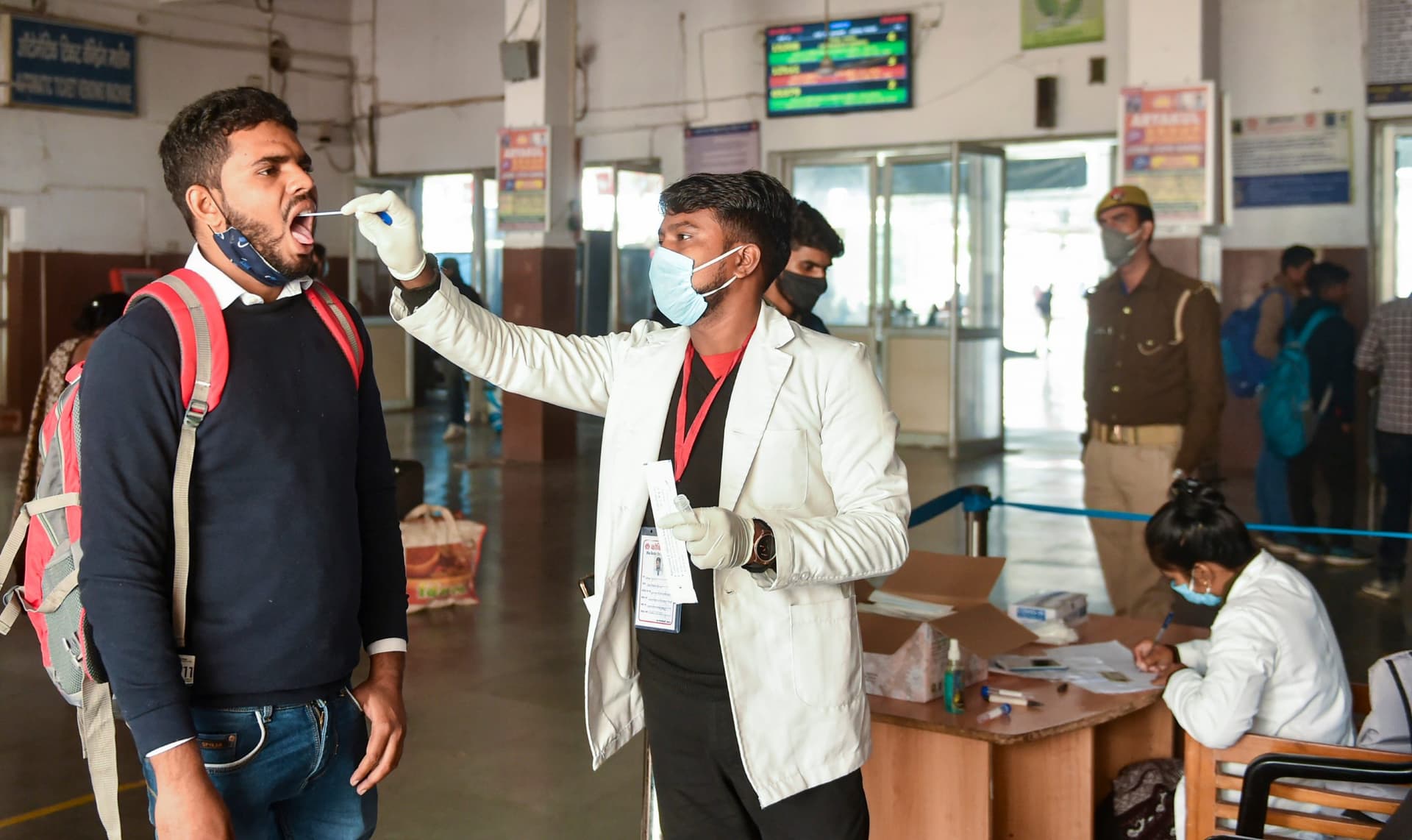 Coronavirus Update: भारत में कोरोना का  बढ़ा खतरा, एक हफ्ते में 9 गुना बढ़ गई एक्टिव मरीजों की संख्या