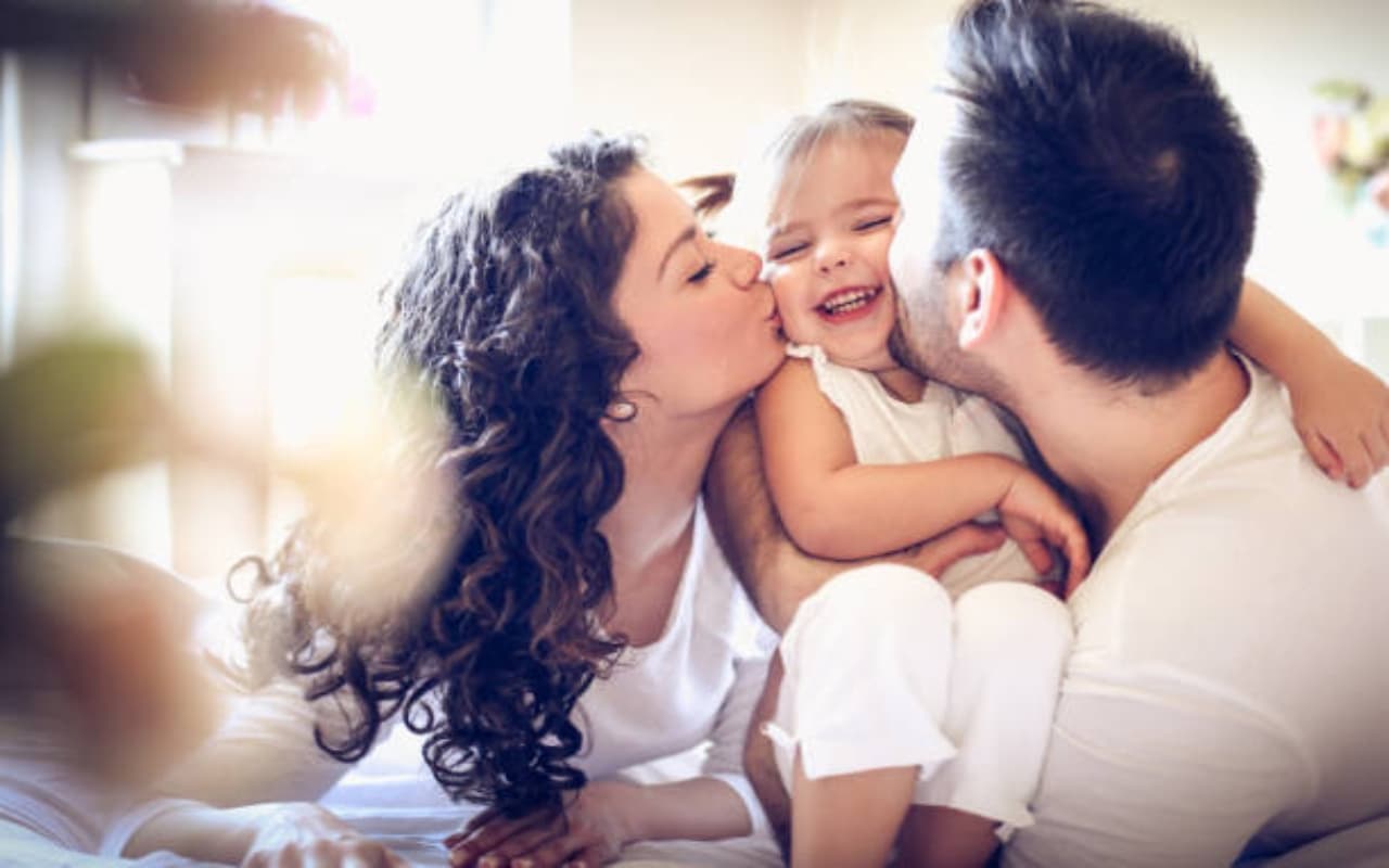 Happy Daughters Day 2023 : हर घर की मुस्कान हैं बेटियाँ, कुछ ऐसे मनाएं खास दिन