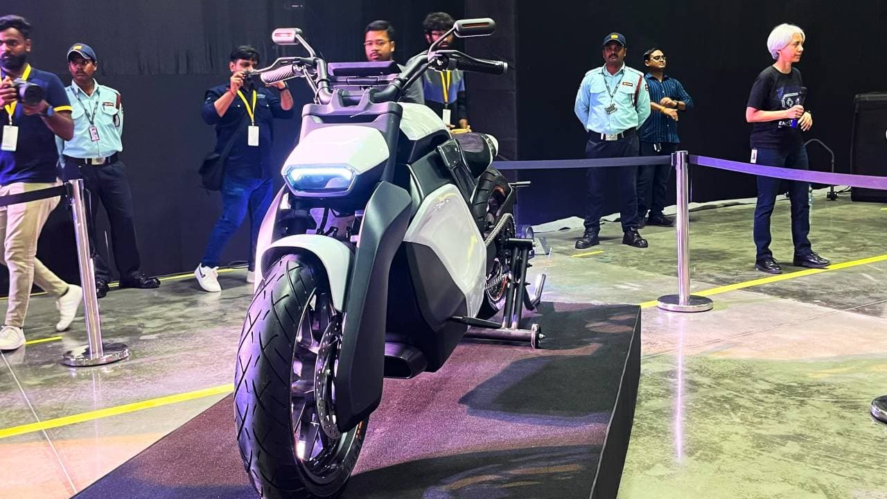 ओला इलेक्ट्रिक ने ई-मोटरसाइकिल से उठाया पर्दा, 2024 में होगी लॉन्च