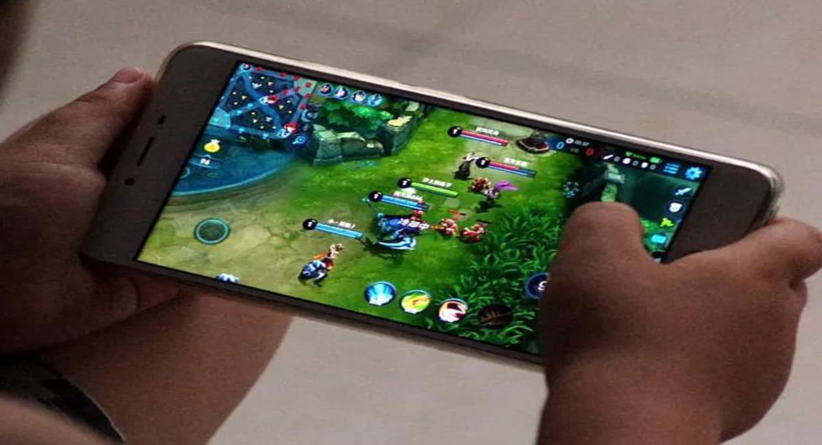 Internet Addiction: दिमाग पर नशीली दवाओं की तरह असरकर रहा इंटरनेट का नशा, बच्चे और युवा आ रहे चपेट में