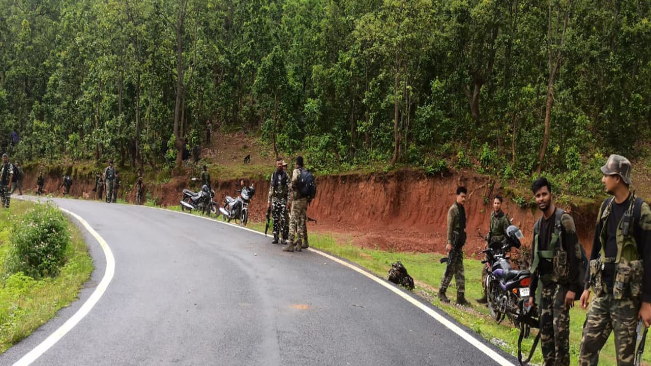 नक्सलियों के खिलाफ गुमला में एक सप्ताह तक चला 'ऑपरेशन चक्रव्यूह' हुआ बंद, अब एक और बड़े ऑपरेशन की हो रही तैयारी