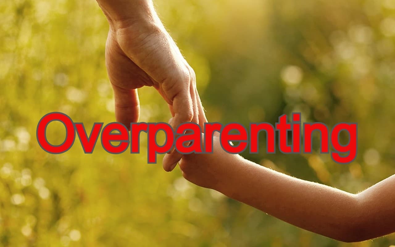ओवरपेरेंटिंग क्या है? आपके बच्चे के लिए सही है या गलत, जानिए इससे निपटने के तरीके