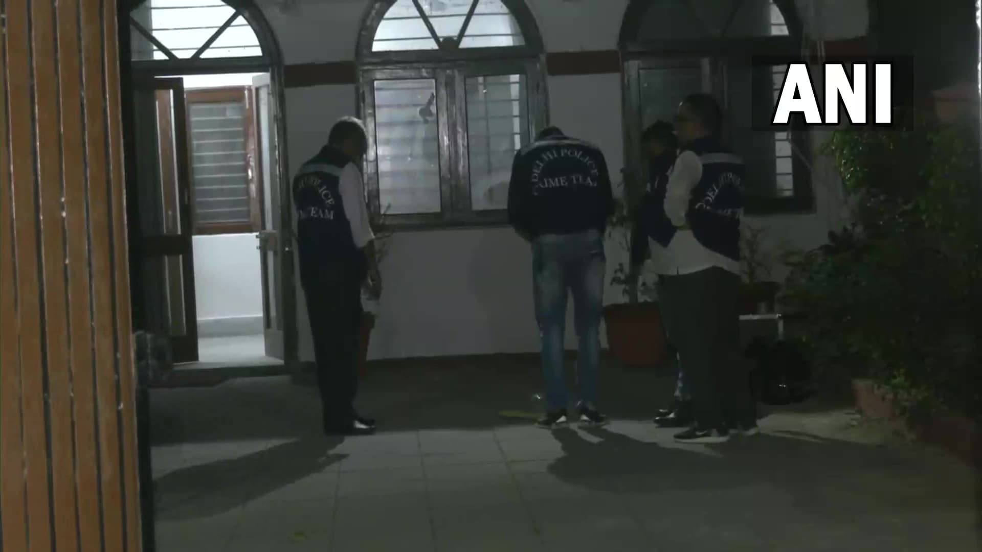 असदुद्दीन ओवैसी के घर पर पत्थरबाजी, खिड़कियों के टूटे शीशे, आरोपियों की गिरफ्तारी में जुटी पुलिस