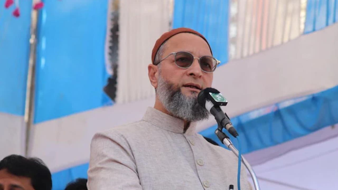 MCD चुनाव में AIMIM  के 15 उम्मीदवारों का किया ऐलान, ओवैसी ने कहा - गुजरात और सीलमपुर में विकास नहीं होता