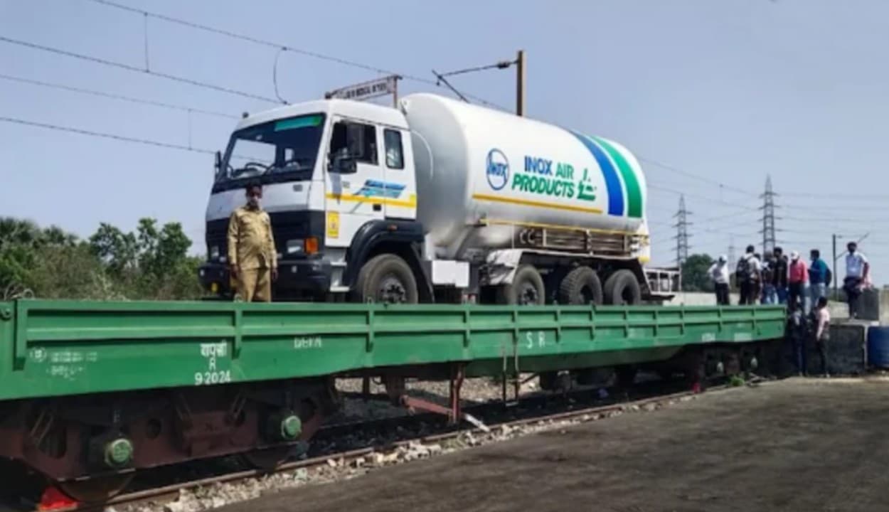 ऑक्सीजन एक्सप्रेस ट्रेन जल्द पहुंचेगी दिल्ली, कोरोना के खिलाफ भारतीय रेलवे ने संभाला मोर्चा