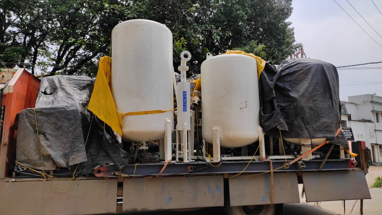 पुणे से चाईबासा पहुंची ऑक्सीजन मशीन, जल्द पाइपलाइन के जरिये 52 बेडों में होगी सेंट्रलाइज्ड सप्लाई