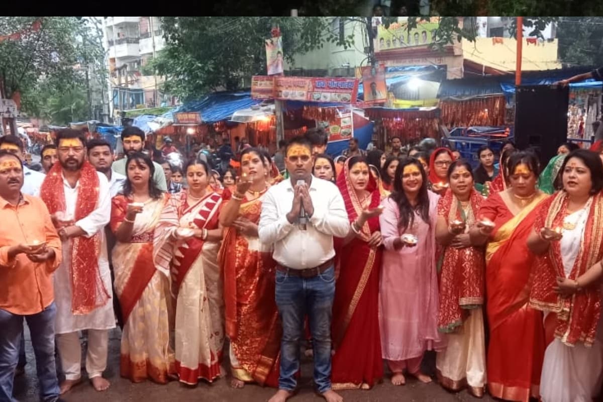 सावन की पांचवीं सोमवारी पर रांची के पहाड़ी बाबा की 101 दीयों व धुनों से भव्य महाआरती, भक्ति में झूमे श्रद्धालु