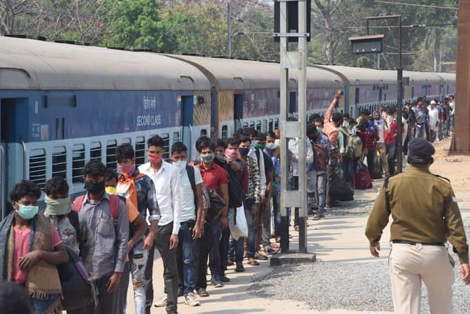 लाॅकडाउन में दूसरे राज्यों से आये 65  लोग मिले कोरोना पाॅजिटिव