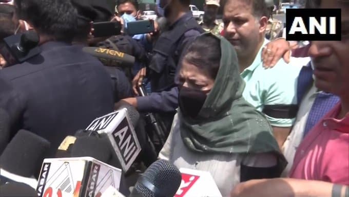 महबूबा मुफ्ती ने कहा-कश्मीरी शोक मना रहे और भाजपा जश्न, हम सरकार को पाकिस्तान से बात करने लिए मजबूर करेंगे