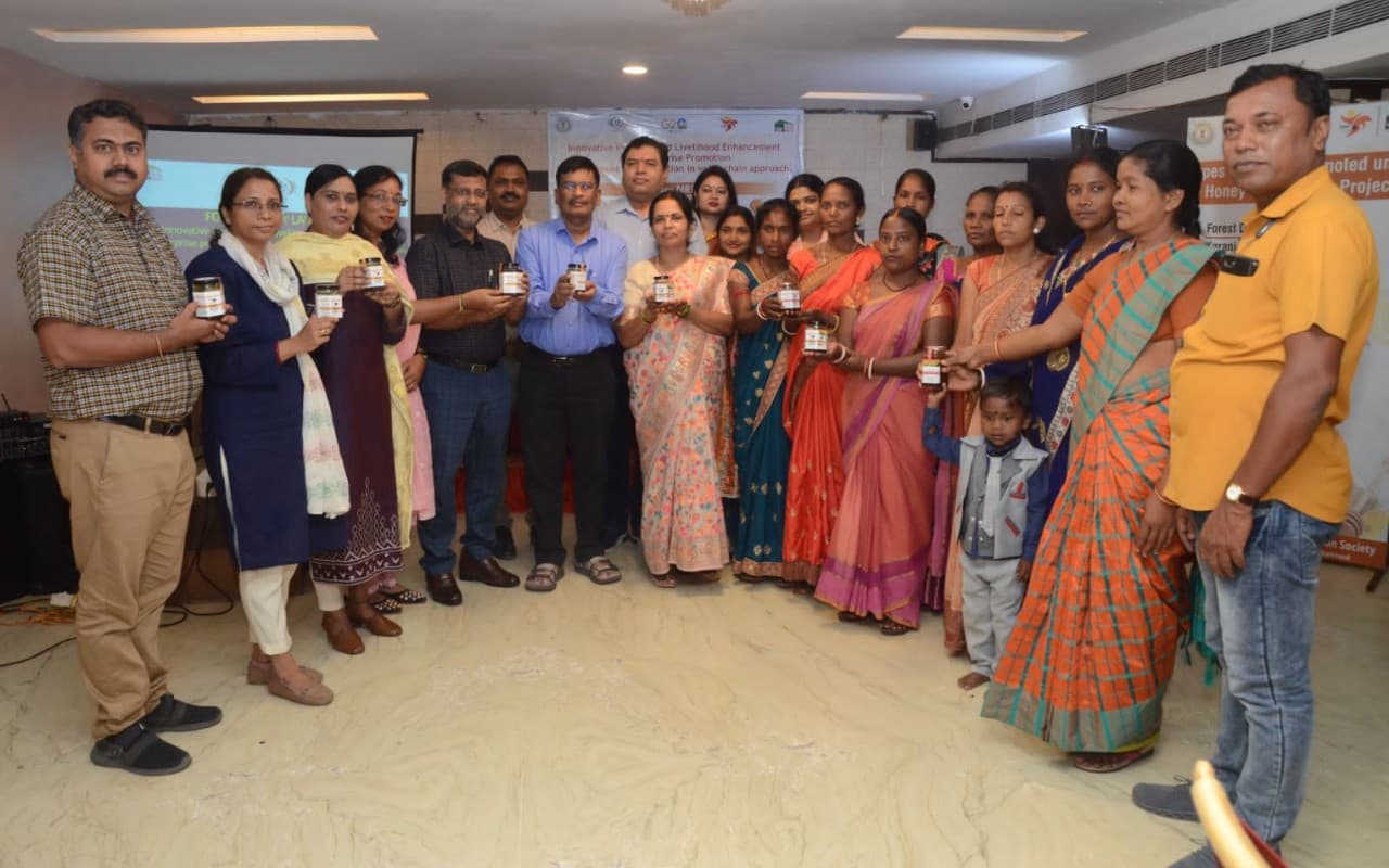 JSLPS की पहल- फॉरेस्ट हनी की हुई लॉन्चिंग, सेहत के साथ बनेगा रोजगार का साधन