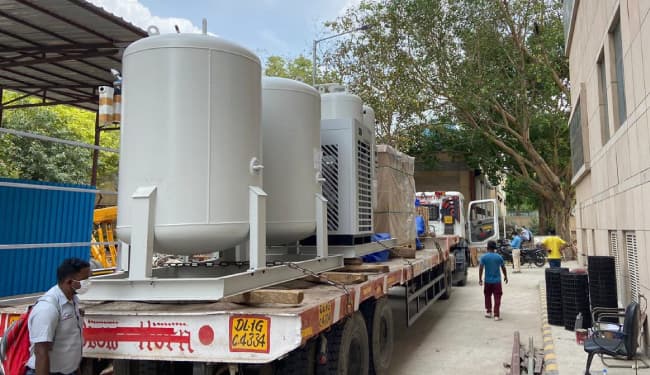 राष्ट्रीय राजधानी के दो अस्पतालों में ऑक्सीजन प्लांट के लिए पहुंचा उपकरण, दिल्ली एनसीआर में पांच ऑक्सीजन प्लांट लगा रहा DRDO