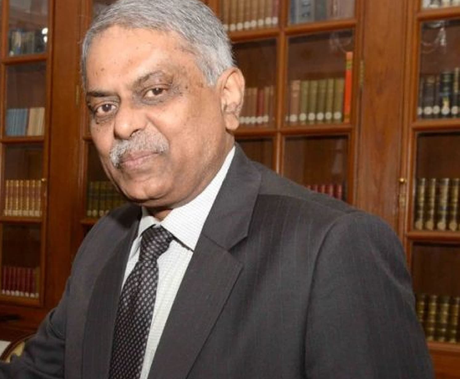 पीके सिन्हा ने पीएमओ से दिया इस्तीफा, ऐसे अफसर जिनके लिए मोदी सरकार ने बदल दिये 60 साल पुराने नियम