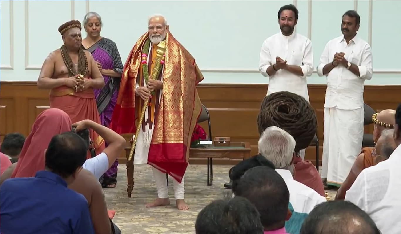 New Parliament Building Inauguration: प्रधानमंत्री मोदी को अधीनम ने सौंपा सेंगोल, जानें क्या है इसका इतिहास