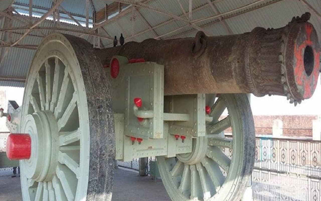 लाल किले पर तिरंगे को सलामी देने के लिए पहली बार Made In India तोप का किया गया इस्तेमाल,जानें इसकी खासियत