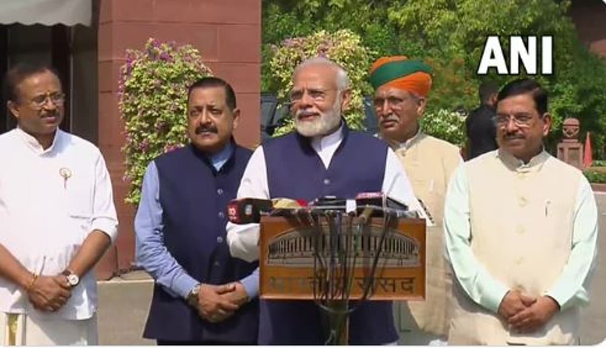 संसद में खुले दिमाग से होनी चाहिए बातचीत, जरूरत पड़ने पर बहस भी जरूरी, मानसून सत्र से पहले बोले PM मोदी