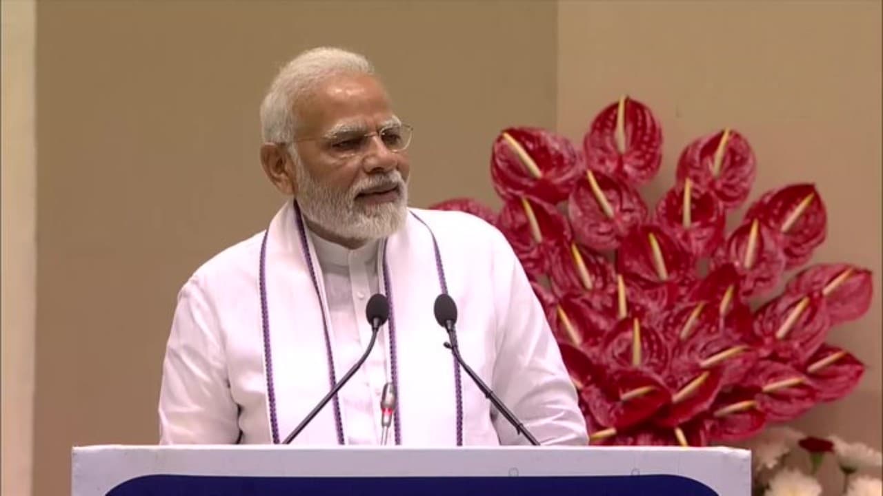 उद्यमी भारत में बोले पीएम मोदी - देश में पहली बार खादी और ग्रामोद्योग का टर्नओवर एक लाख करोड़ के पार