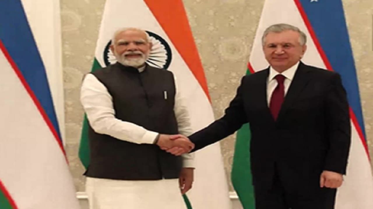 SCO Summit 2022: PM मोदी और उज्बेकिस्तान के राष्ट्रपति ने की बैठक, अगले साल भारत करेगा सम्मेलन की मेजबानी