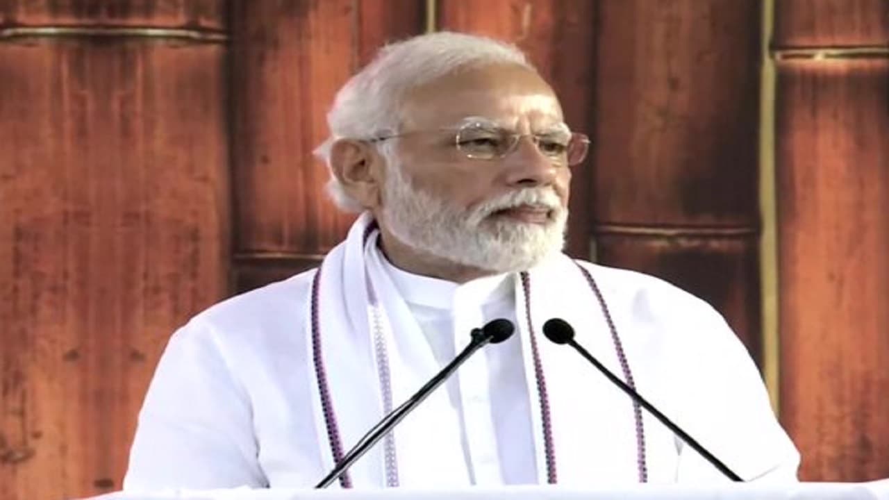 PM Modi Karnataka Visit: मैसूर में बोले पीएम मोदी, दिव्यांग साथियों की दूसरों पर निर्भरता होगी कम