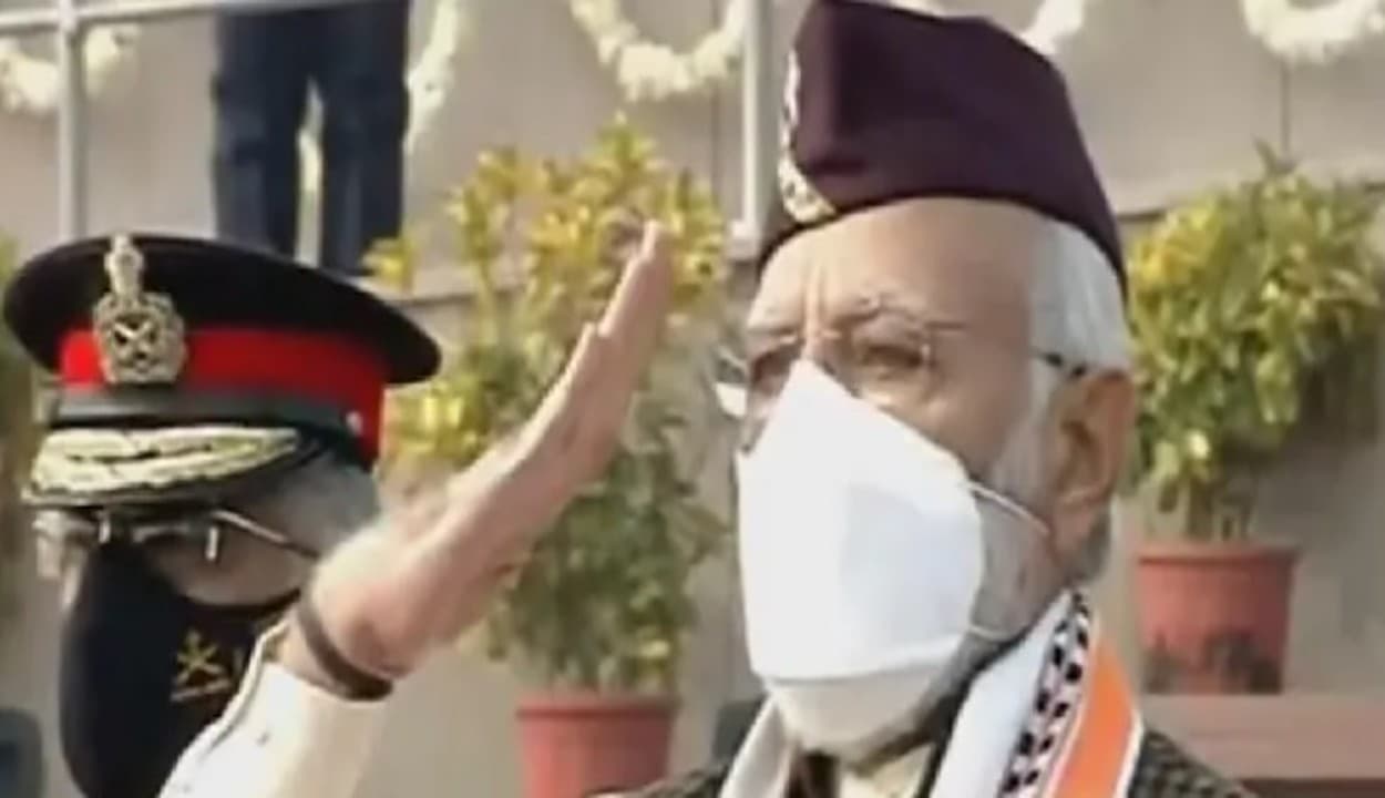 73th Republic Day 2022 : गणतंत्र दिवस समारोह में पीएम मोदी की खास टोपी की चर्चा, सैल्यूट भी अलग दिखा