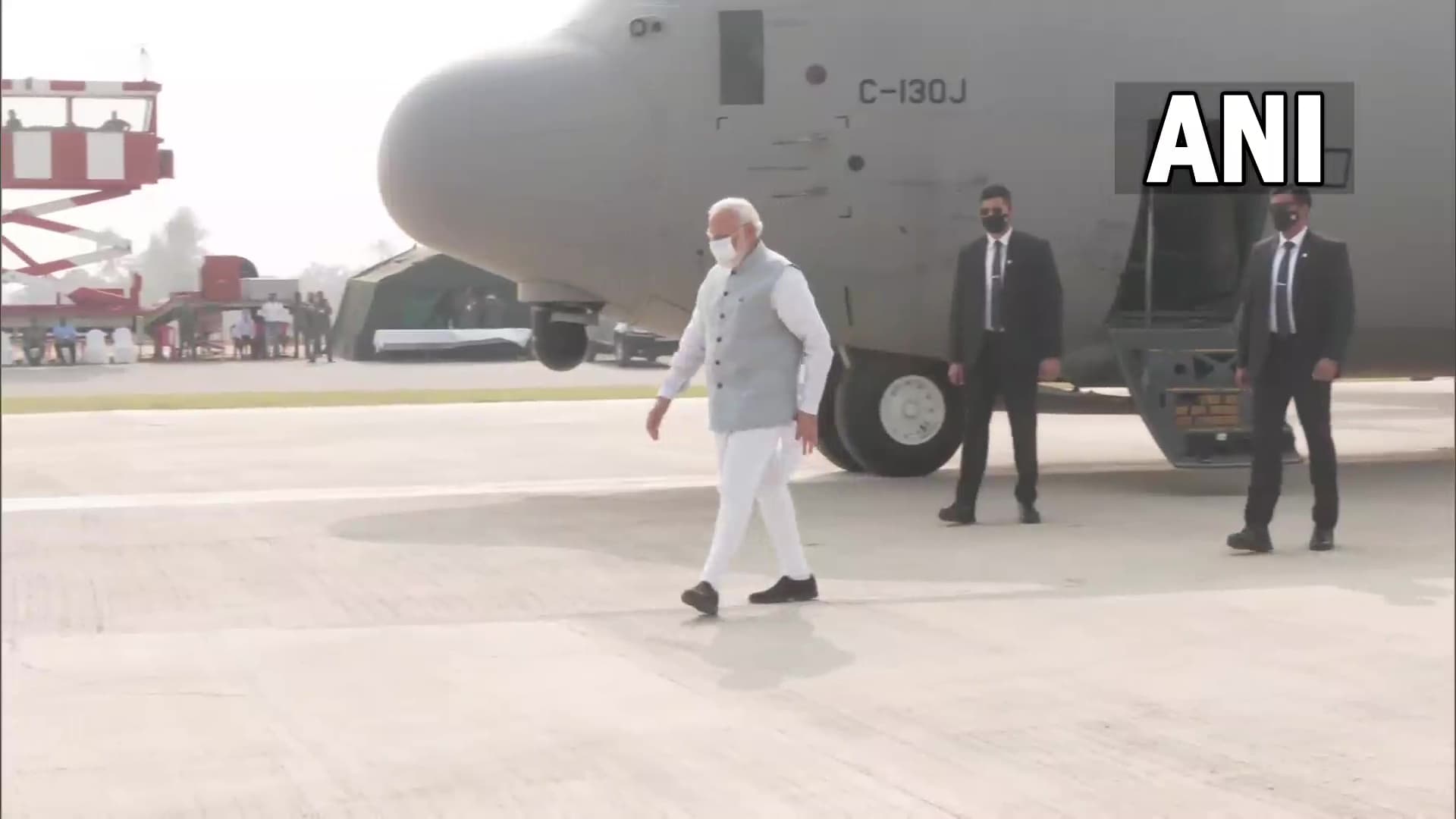 Purvanchal Expressway Inauguration : पूरबियों को मिली विकास की 'उड़ान', रनवे पर दिखा फाइटर प्लेन का पराक्रम