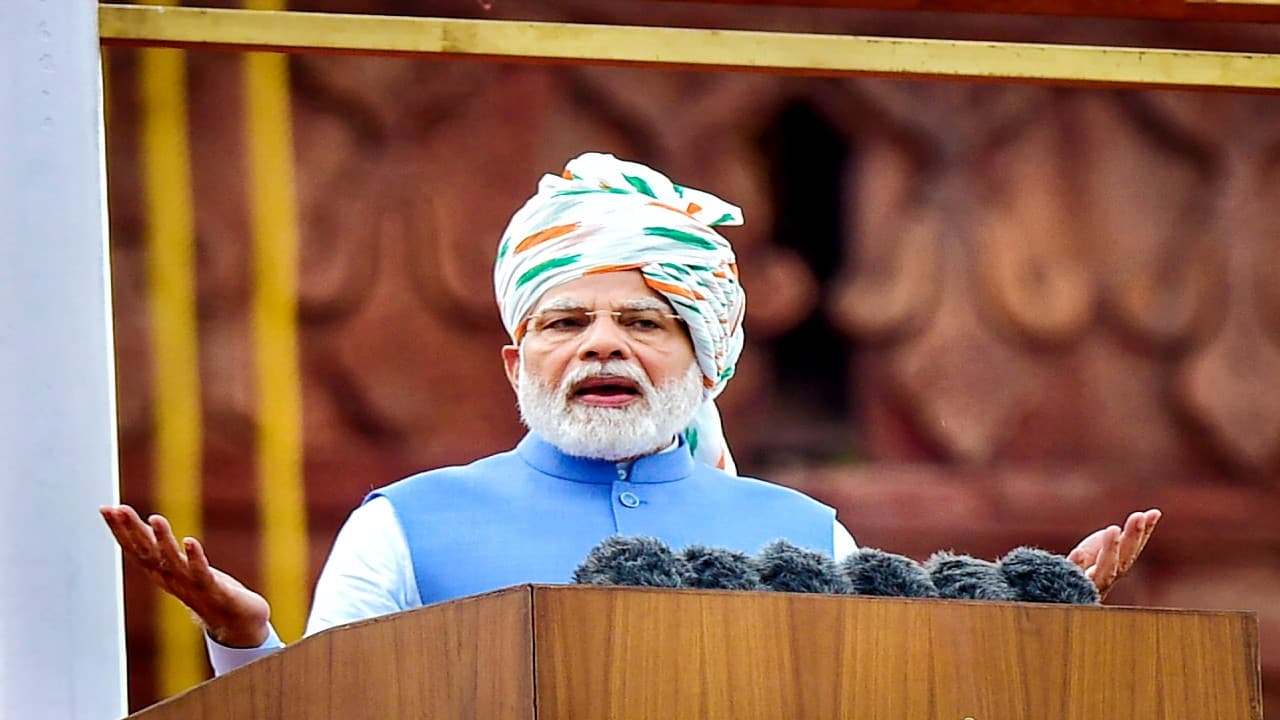 76वां स्वतंत्रता दिवस : PM Modi ने नई शिक्षा नीति को धरती से जुड़ा बताया, कहा- गुलामी से मुक्ति की ताकत