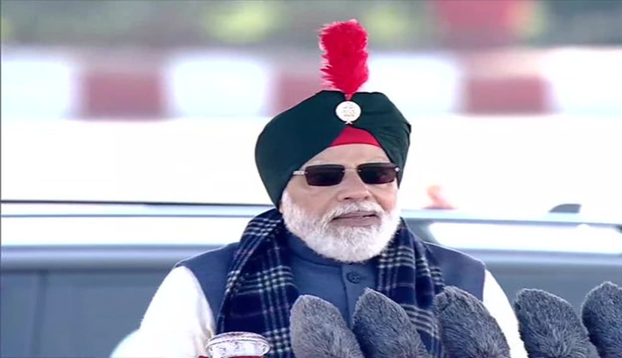 Narendra Modi New Look: पीएम मोदी एनसीसी कार्यक्रम में पहनी पंजाबी पगड़ी और काला चश्मा, खूब हो रही चर्चा