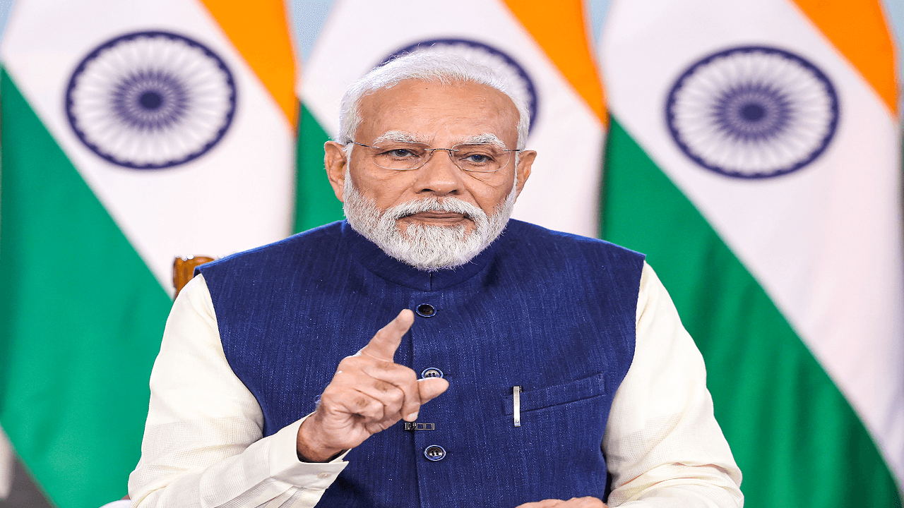 PM Awas Yojana: प्रधानमंत्री नरेंद्र मोदी ने एक लाख लाभार्थियों को दी पीएम आवास योजना की पहली किस्त