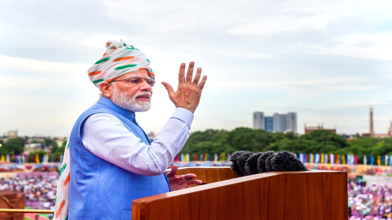 76वें स्वतंत्रता दिवस : PM Modi ने भारत को विकसित देश बनाने का लिया प्रण, आर्थिक विकास के बताए मंत्र