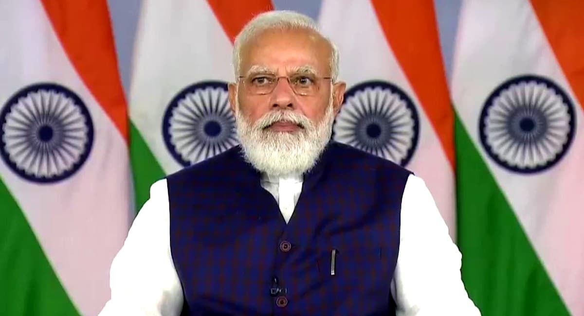 पेट्रोल-डीजल की बढ़ी कीमतों पर एक्शन में पीएमओ, पीएम मोदी ने तेल कंपनियों के प्रमुखों से कही ये बात