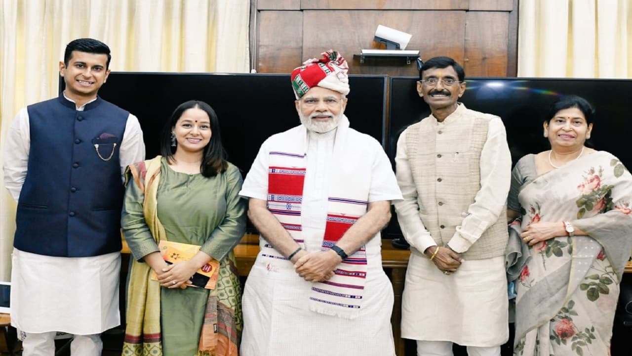 Jharkhand News: PM मोदी से दिल्ली में मिले सांसद संजय सेठ, Book Bank की तर्ज पर Toy Bank बनाने का निर्देश