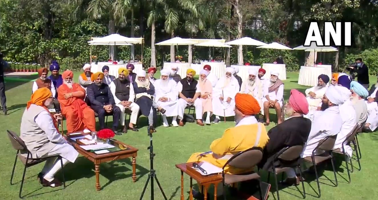 सिख समुदाय के लोगों से मिले पीएम मोदी, करतापुर कॉरिडोर को लेकर सिखों ने जताया आभार