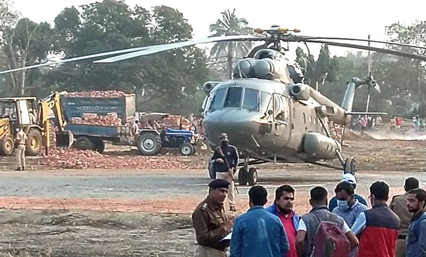 प्रधानमंत्री नरेंद्र मोदी के कोलकाता आगमन से पहले हेलीकॉप्टर से लिया सुरक्षा का जायजा