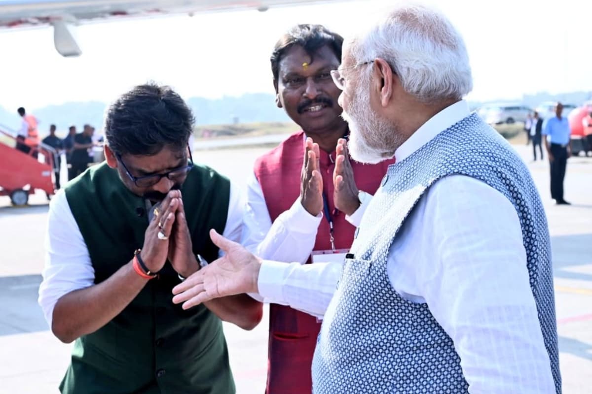 PM Modi Jharkhand Visit: पीएम मोदी रांची से दिल्ली के लिए रवाना, राज्यपाल व सीएम ने दी विदाई