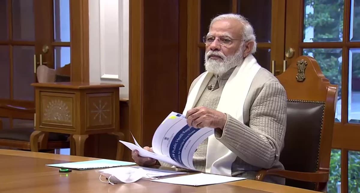 किशोरों के टीकाकरण को मिशन मोड में चलाने का पीएम मोदी ने किया ऐलान, देश में तेजी से बढ़ रहे कोरोना केस