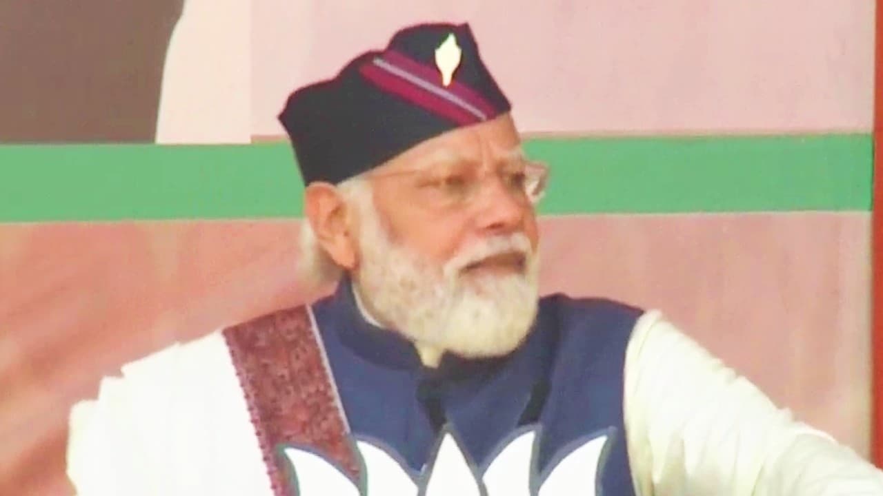 उत्तराखंड में कांग्रेस पर बरसे पीएम मोदी, कहा-CDS बिपिन रावत को उनके नेता ने ‘सड़क का गुंडा’ कहा था