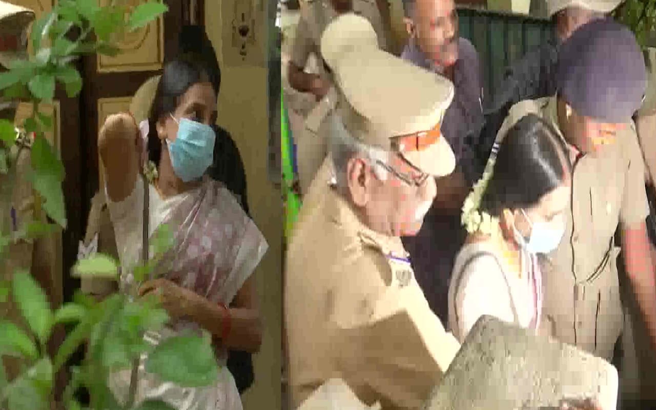 Rajiv Gandhi Death: राजीव गांधी हत्याकांड के सभी दोषी रिहा, वेल्लोर जेल से बाहर निकली नलिनी