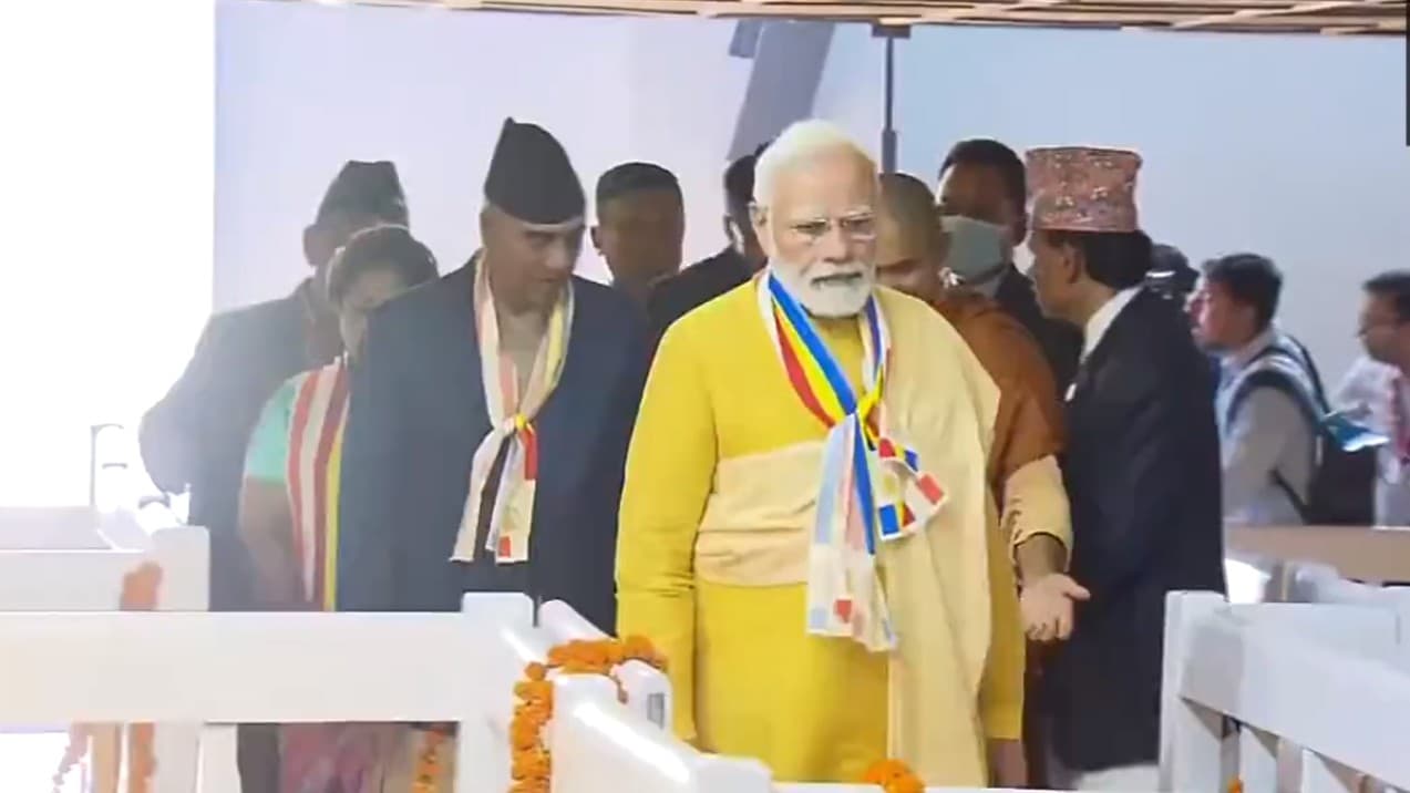 बुद्ध पूर्णिमा पर नेपाल की लुंबिनी पहुंचे पीएम मोदी, शेर बहादुर देउबा के साथ करेंगे द्विपक्षीय वार्ता