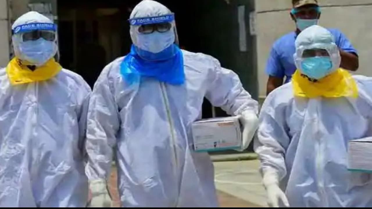 PMGKP: कोरोना से लड़ने वाले हेल्थ वर्कर्स के लिए 'गुड न्यूज', 6 महीने और बढ़ाई गई बीमा योजना की अवधि