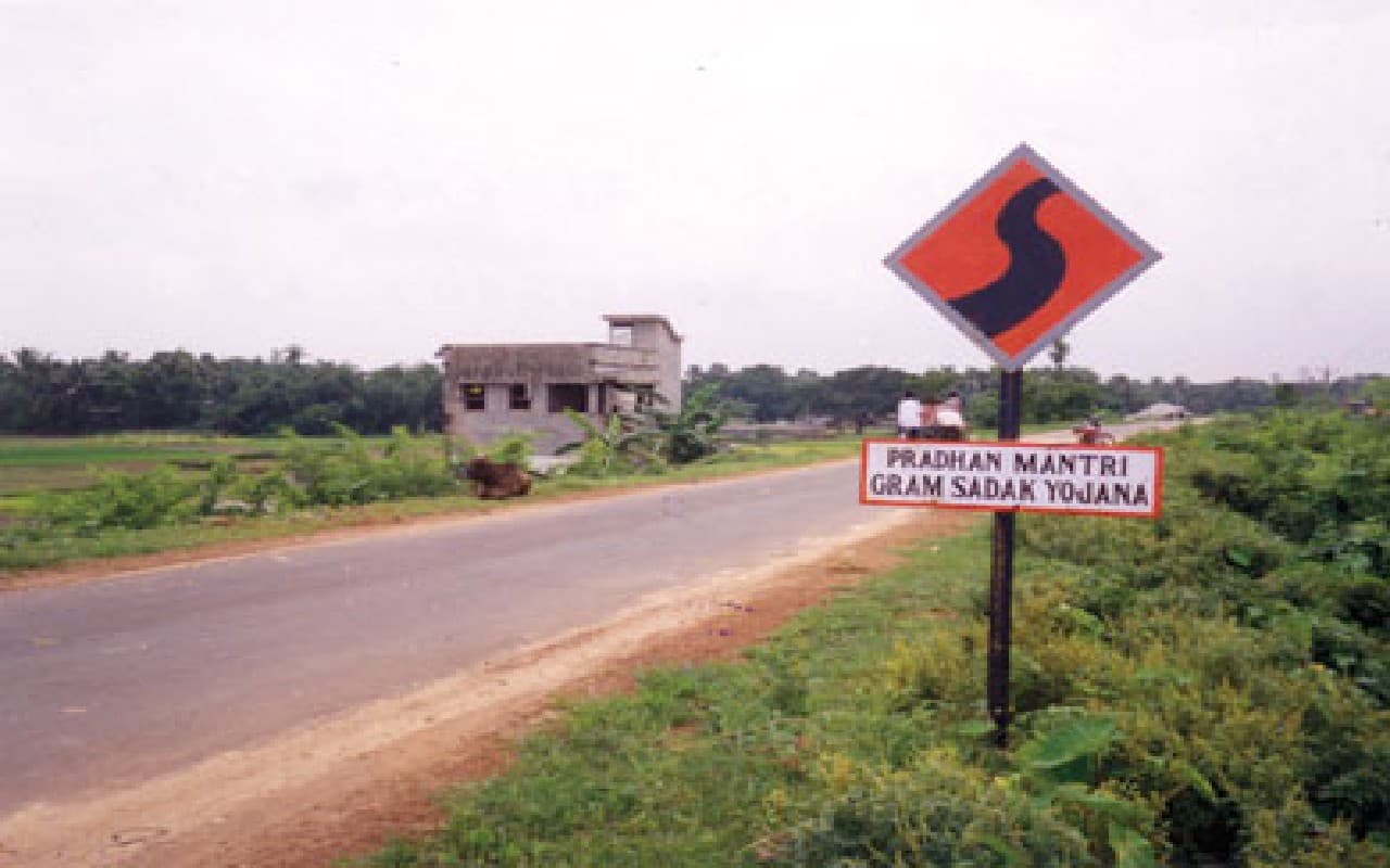 प्रधानमंत्री ग्राम सड़क योजना: झारखंड में बनीं 1040 किमी सड़कें, रांची समेत इन 4 जिलों में खाता तक नहीं खुला
