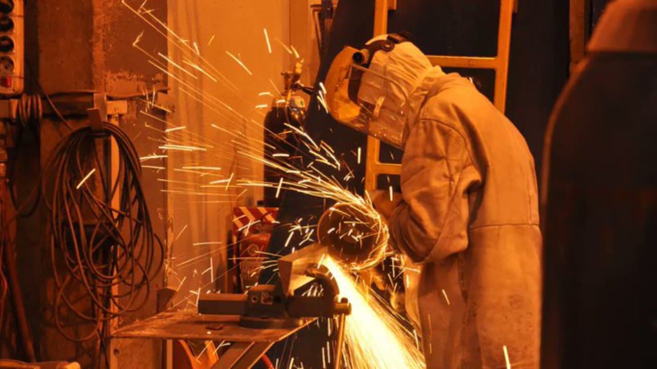 PMI : मार्च में 3 तीन महीने के हाई लेवल पर पहुंची मैन्यूफैचरिंग सेक्टर की गतिविधियां