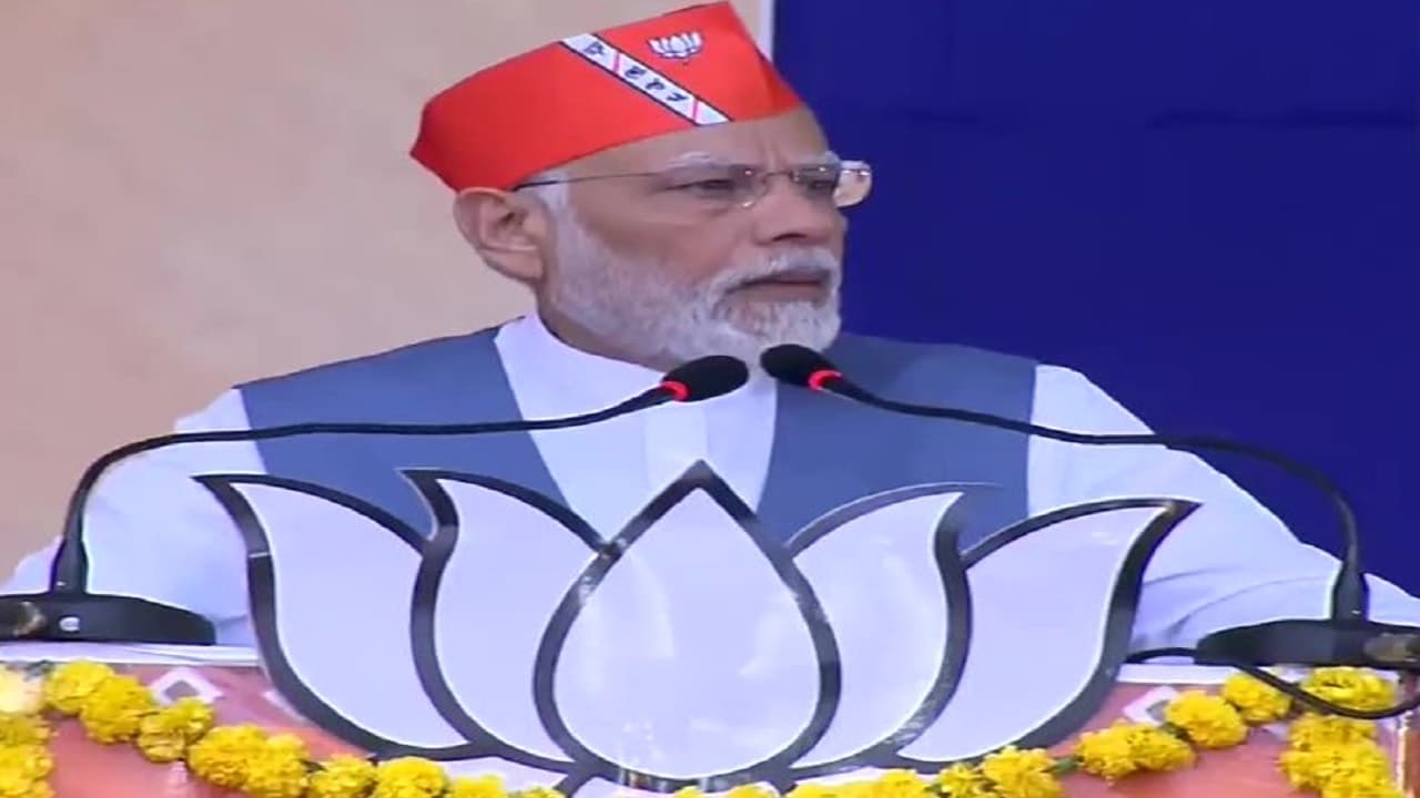 Gujarat Election: वडोदरा में बोले PM मोदी- विकसित गुजरात ना भूपेंद्र बनाएगा, ना नरेंद्र, जनता बनाएगी