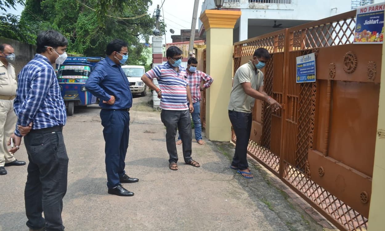 Coronavirus in Jharkhand : धनबाद सांसद का धनसार आवास सील, बॉडीगार्ड के कोरोना संक्रमित होने पर लगा कर्फ्यू